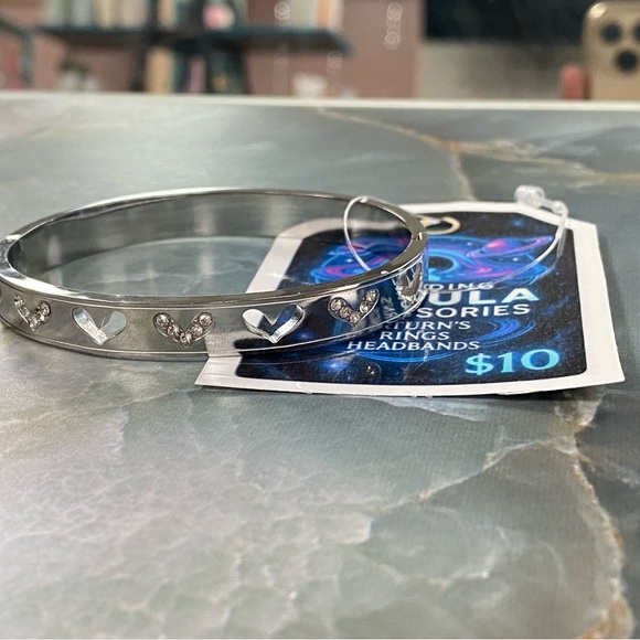 TreadingNebula Silver-Tons Heart Bangle Bracelet - Picture 4 of 5